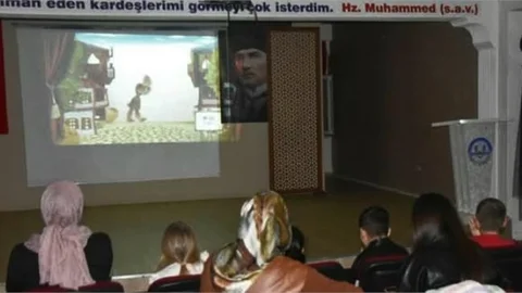 Bozyazı İlçe Müftülüğü'nden Hacivat-Karagöz Sinevizyon Gösterisi