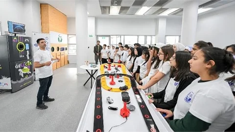 PLASTİKSİZ MERSİN SAHİLLERİ İÇİN ÇEVRE VE SIFIR ATIK EĞİTİMLERİ BAŞLADI