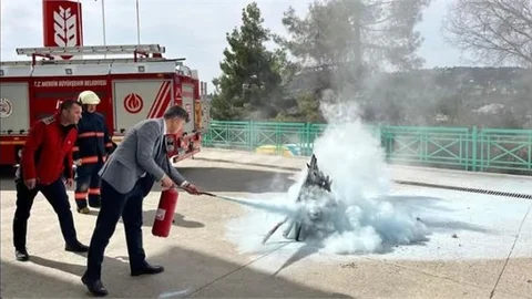 ÇAMLIYAYLA HÜMÜMET KONAĞI'NDA YANGIN TATBİKATI