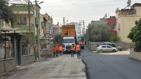 BÜYÜKŞEHİR BELEDİYESİ’NDEN TARSUS KAVAKLI MAHALLESİNDE ASFALTLAMA ÇALIŞMASI