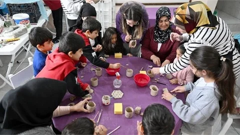 BÜYÜKŞEHİR’İN KADIN VE ÇOCUK ATÖLYELERİ ANNE VE ÇOCUKLARA İYİ GELİYOR