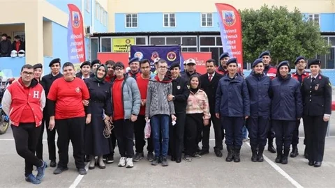 JANDARMADAN ÖZEL GEREKSİNİMLİ ÖĞRENCİLERE TANITIM FAALİYETİ