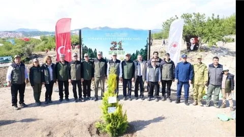 Vali Toros:"Bir Ağaç, Sadece Toprağa Kök Salmaz, Geçmişe, Bugüne ve Geleceğe Kök Salar."