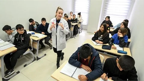 BÜYÜKŞEHİR KURS MERKEZİ ANAMUR’DA YÜZLERCE ÖĞRENCİYE UMUT OLUYOR