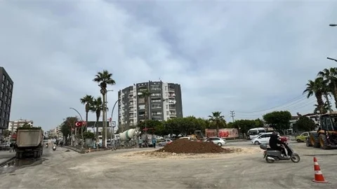 BÜYÜKŞEHİR BELEDİYESİ TARSUS’UN BATI GİRİŞ BÖLÜMÜNÜ TAMAMEN YENİLİYOR