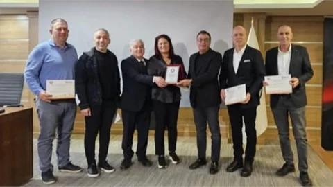 TARSUS TSO'DA BAŞARILI KOMİTELERE PLAKET
