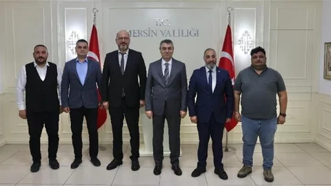 Vali Toros’a, Tarsus Gazeteciler Cemiyeti Başkanı Emre Geçim ve Yönetiminden Hayırlı Olsun Ziyareti