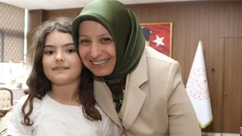 MERSİN İL MİLLÎ EĞİTİM MÜDÜRÜ FAZİLET DURMUŞ, BİRİM AMİRLERİ VE PERSONELİ İLE BAYRAMLAŞTI