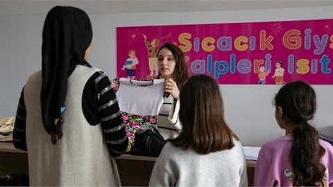 MİNİKLERİN BAYRAMLIK KIYAFETLERİ BÜYÜKŞEHİR’DEN