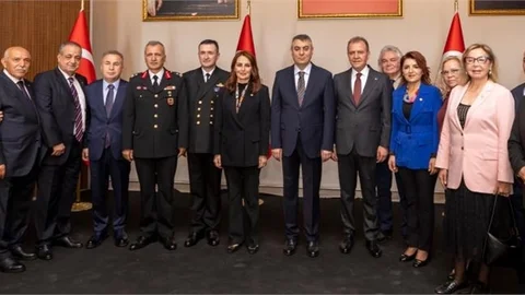 BAŞKAN SEÇER, MERSİN VALİLİĞİ TARAFINDAN DÜZENLENEN BAYRAMLAŞMA PROGRAMINA KATILDI