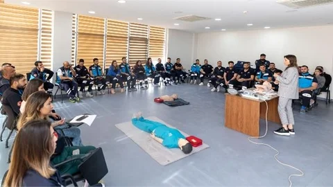 BÜYÜKŞEHİR SAĞLIK PERSONELİNE ‘TEMEL YAŞAM DESTEĞİ VE ENTÜBASYON’ EĞİTİMİ VERİLDİ