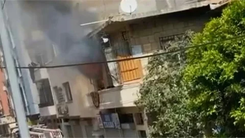 Evini Ateşe Verdi, İtfaiye ve Polise Direndi