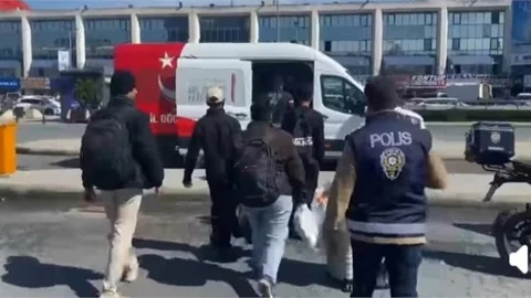 DUZENSİZ GÖÇMENLERE YONELİK DENETİMLER BAYRAMDA DA DEVAM EDİYOR