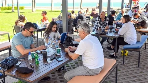 BAYRAMIN GÖZDESİ BÜYÜKŞEHİR KAFELERİ OLDU