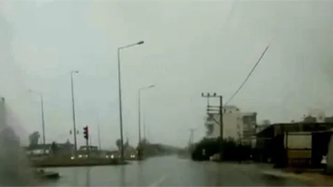 MERSİN'DE SAĞANAK VE DOLU YAĞIŞI ETKİLİ OLDU