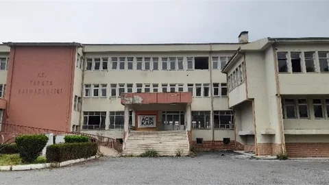 ALTI OTOPARK, ÜZERİ KÜLTÜR MERKEZİ