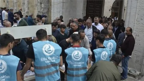 TARSUS'TA MERHUM TÜRKEŞ'İN HAYRINA İKRAM DA BULUNDU