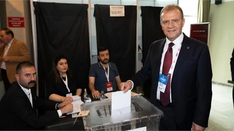 BAŞKAN SEÇER, CHP’NİN  ‘21. OLAĞANÜSTÜ KURULTAYI’NA KATILDI