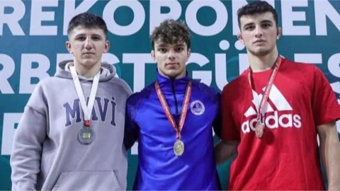 HUZURKENTLİ GÜREŞÇİ SALİM SARIPINAR TÜRKİYE 3.'SÜ...