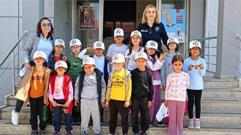 Minik Yüreklerden Polislerimize Sımsıcak Bir Sürpriz