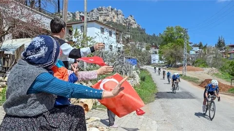 7.ULUSLARARASI TOUR OF MERSİN’İN EN ZORLU ETABI BAŞARIYLA TAMAMLANDI