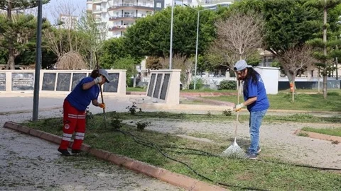 PARKLARINDA BAHAR TEMİZLİĞİ