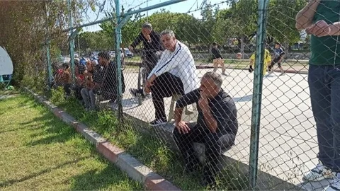 BAŞKAN BOLTAÇ'TAN MİTHAT PAŞA SEMT SAHASINA TRİBÜN YAPMASI İSTENİYOR