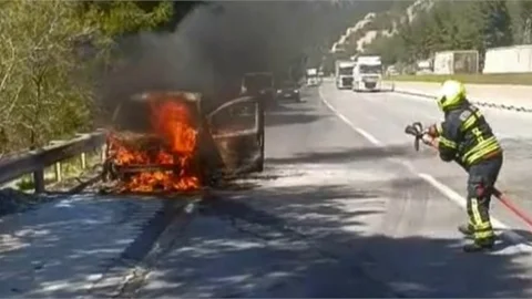 OTOYOLDA ARAÇ YANGINI