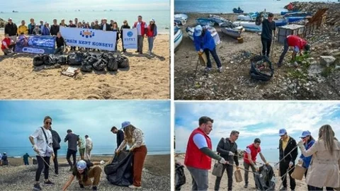 MERSİN BÜYÜKŞEHİR, GÖNÜLLÜLERLE İŞ BİRLİĞİ İÇİNDE SAHİL TEMİZLİĞİ YAPIYOR