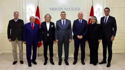 VALİ TOROS, MÜDÜR DOĞANAY VE BERABERİNDEKİ HEYET İLE GÖRÜŞTÜ