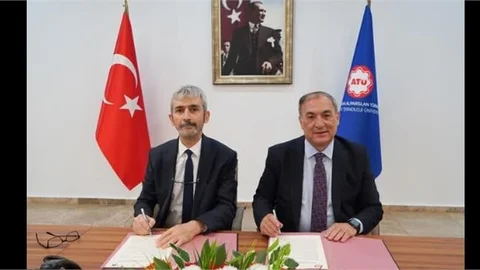 TARSUS ÜNİVERSİTESİ İLE ADANA ALPARSLAN TÜRKEŞ ÜNİVERSİTESİ ARASINDA İŞBİRLİĞİ PROTOKOLÜ İMZALANDI