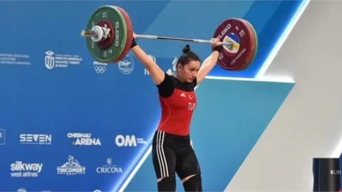 AYSEL ÖZKAN AVRUPA İKİNCİSİ