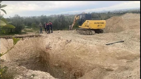 “TARSUS'TA DEFİNE ARAYAN ŞAHISLAR JANDARMAYA YAKALANDI”