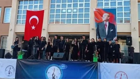 Tarsus Hadiye Kuradacı Bilim ve Sanat Merkezi'nden "Türkiye Yüzyılı" Konseri
