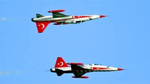 TÜRK YILDIZLARI, MERSİN SEMALARINA İLK İMZAYI PROVA UÇUŞUYLA ATTI