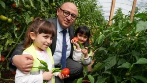 ÇOCUK SERASINDA MİNİK ELLER ÜRETİYOR