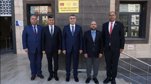 VALİ TOROS, KUZEY KIBRIS TÜRK CUMHURİYETİ MERSİN KONSOLOSU ÖZGÜR EZEL’E İADE-İ ZİYARETTE BULUNDU