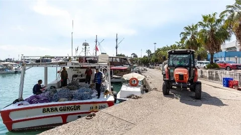 MERSİN BÜYÜKŞEHİR, DENİZ KİRLİLİĞİ İLE MÜCADELEYE TÜM HIZIYLA DEVAM EDİYOR