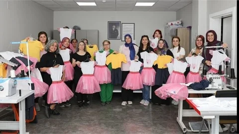 23 NİSAN’DA ÇOCUKLARIN KIYAFETLERİ BÜYÜKŞEHİR’DEN