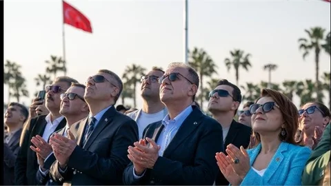MERSİN’İN 23 NİSAN COŞKUSU, ‘TÜRK YILDIZLARI’ GÖSTERİSİ İLE TAÇLANDI