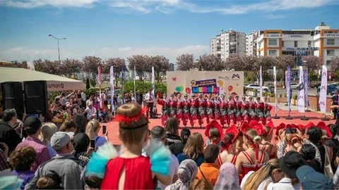 BÜYÜKŞEHİR’İN 2.ULUSLARARASI MERSİN ÇOCUK FESTİVALİ COŞKUYLA DEVAM EDİYOR