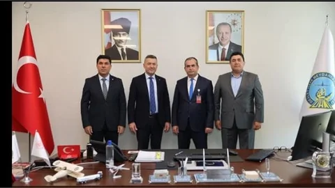 MTSO BAŞKANI ÇAKIR, ÇUKUROVA HAVALİMANI DEVLET HAVA MEYDANLARI İŞLETMESİ BAŞKANI YILDIRIM'I ZİYARET ETTİ
