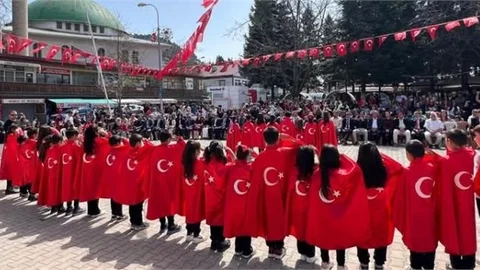 ÇAMLIYAYLA'DA 23 NİSAN COŞKUSU