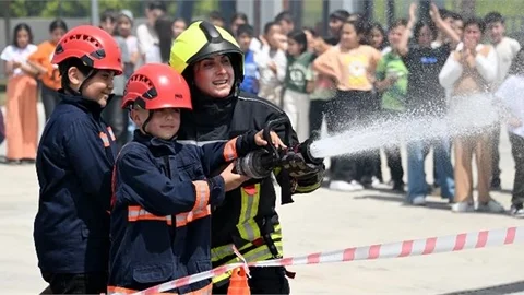 23 NİSAN’DA ÇOCUKLAR, KENTİN KAHRAMANI OLDULAR
