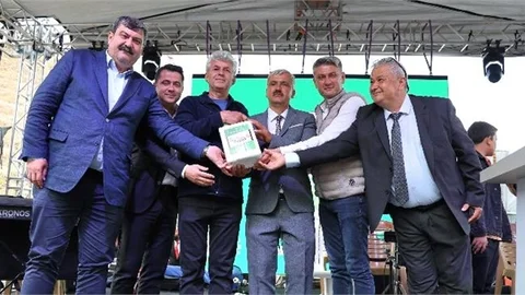 BAŞKAN YILDIZ GÜLNAR’DA 15. ERİK VE KÜLTÜR FESTİVALİNE KATILDI