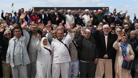 İLK HAC KAFİLESİ UĞURLANDI