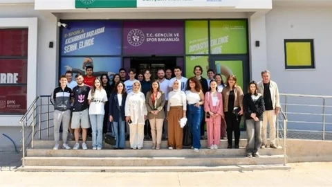 DUDU İREM TOROS, SİLİFKE HUZUREVİNE ZİYARETTE BULUNDU