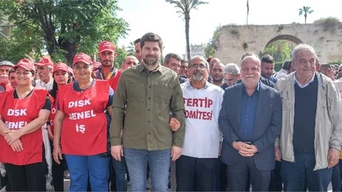 TARSUS’TA 1 MAYIS COŞKUSU MEYDANLARA TAŞTI