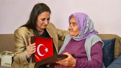 DUDU İREM TOROS'TAN ERDEMLİ'DE ŞEHİT AİLESİNE ZİYARET