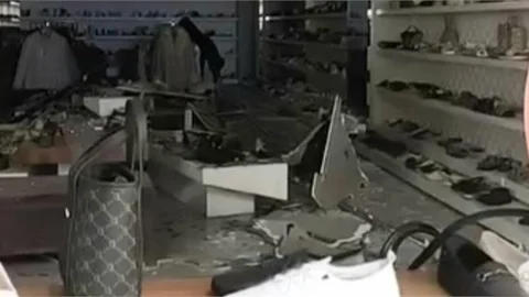 MERSİN FORUM AVM'DE İŞYERİNİN TAVANI ÇÖKTÜ: YARALILAR VAR